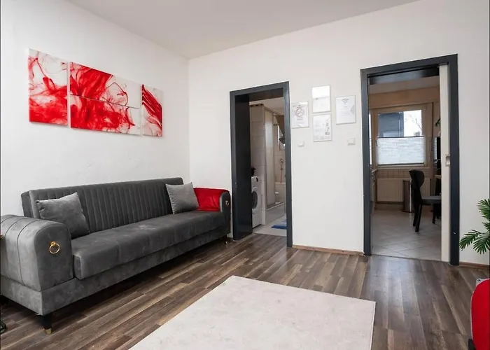 Livemore24 - 1 In West 24-7 Check-in *