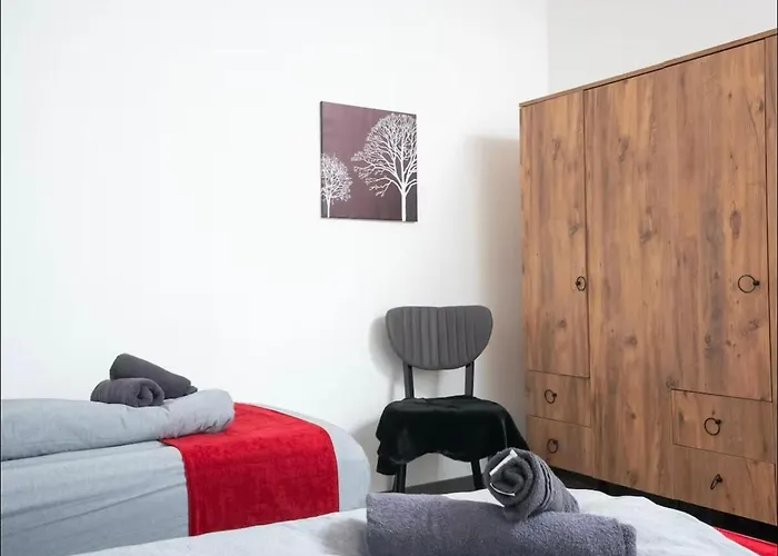 Livemore24 - 1 In West 24-7 Check-in