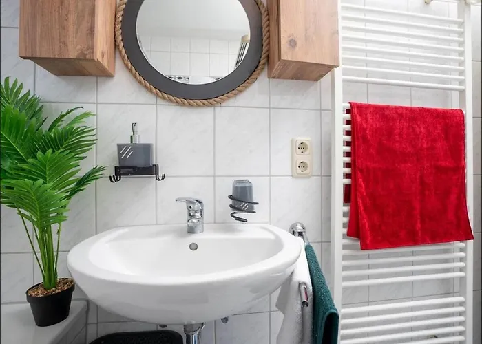 Livemore24 - 1 In West 24-7 Check-in *